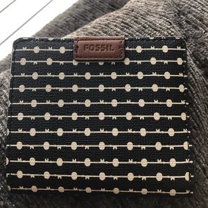 fossil bifold